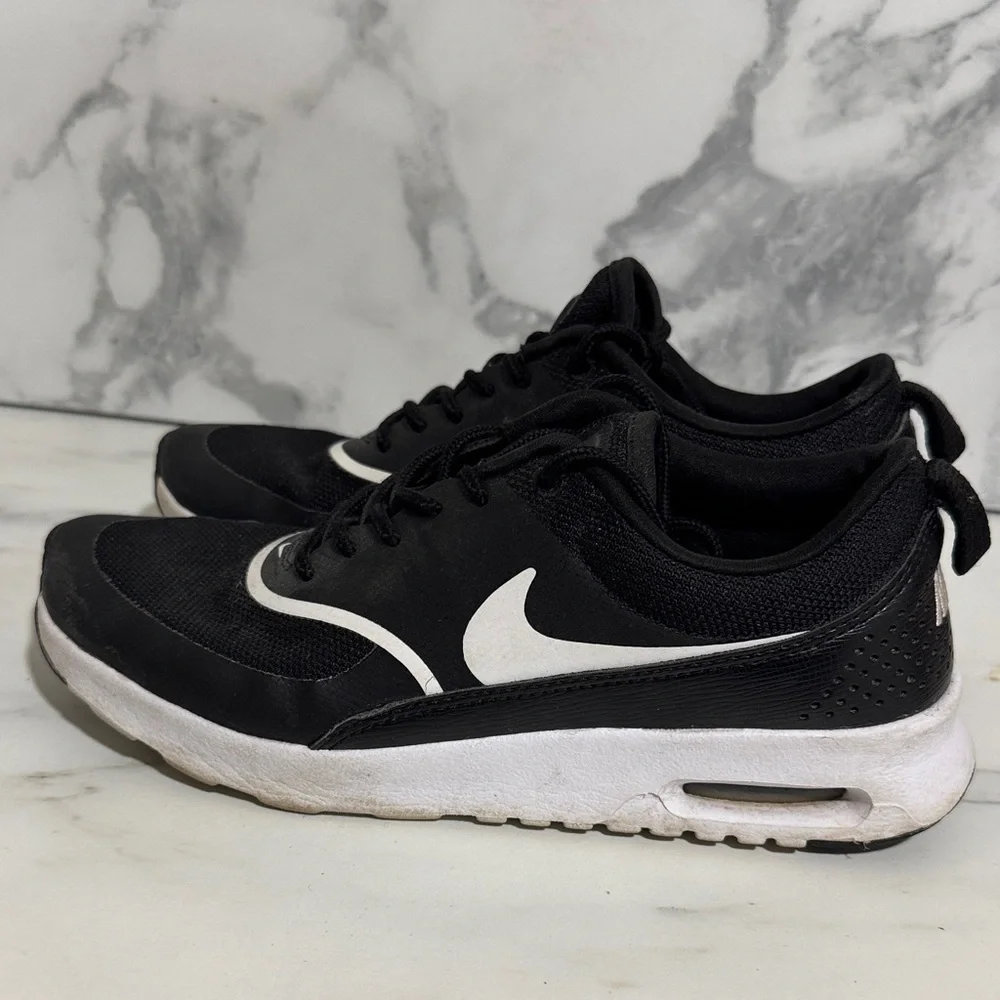 Nike Air Max Thea Black and White W7.5 Sneakers